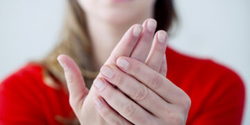 على ماذا تدل برودة اليدين؟