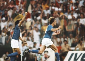 عندما يصبح :  عامل الملعب والجمهور يساوي صفرا …