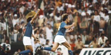 عندما يصبح :  عامل الملعب والجمهور يساوي صفرا …