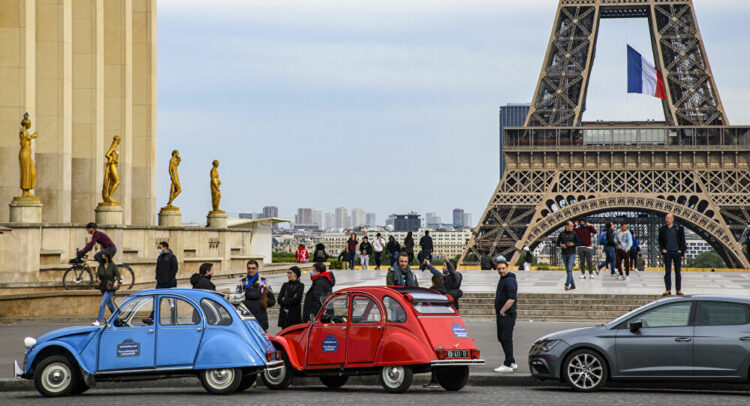 فرنسا: رفع حظر التجول كلياً و إلغاء إلزامية ارتداء الكمامات