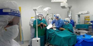 فريق طبي يستخرج جنينا من بطن رضيعة عمرها 7 أيام