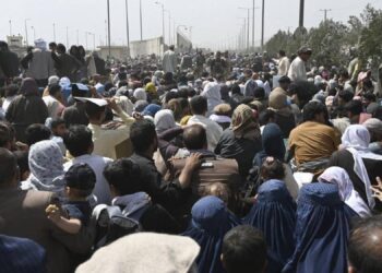 في “البرزخ”.. آلاف الأفغان يواجهون الموت بانتظار فرصة الرحيل