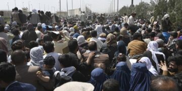 في “البرزخ”.. آلاف الأفغان يواجهون الموت بانتظار فرصة الرحيل