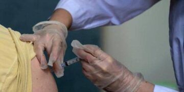 قصة أميركي مع اللقاح