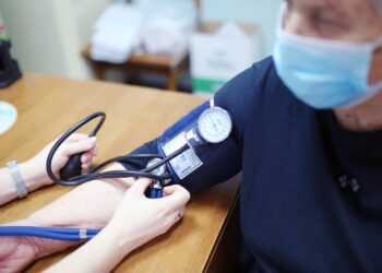 كيف نستطيع خفض ضغط الدم بدون دواء؟