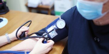 كيف نستطيع خفض ضغط الدم بدون دواء؟