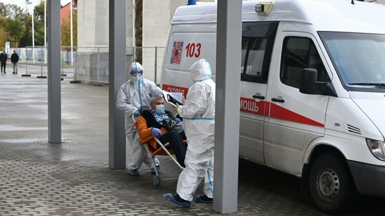 لماذا لا يتحمل كبار السن COVID-19