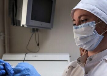 لماذا يحتاج المتعافون من “كوفيد-19” إلى التطعيم؟