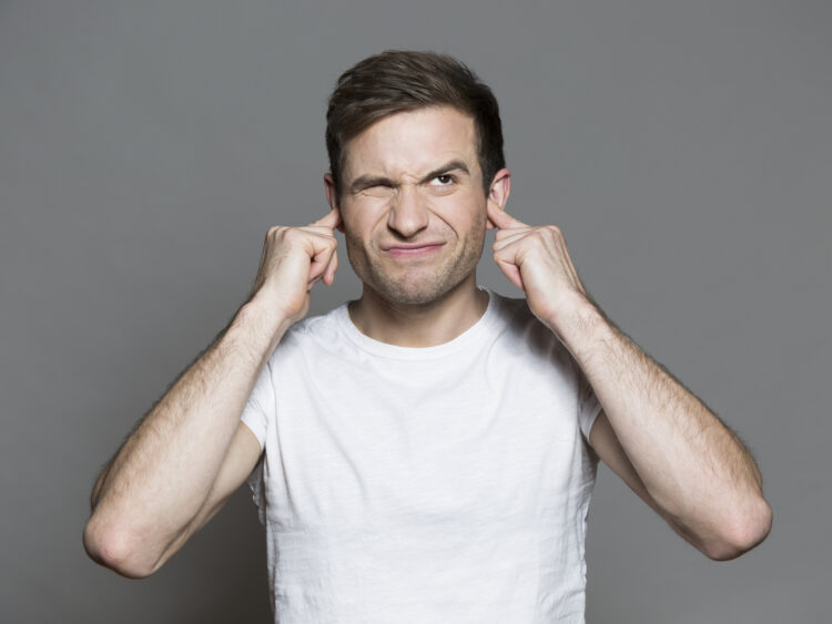 لماذا يكره البعض أصواتهم عند سماعها؟