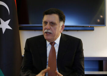 ليبيا.. السراج يطالب وزراءه بعدم التواصل مع قيادات الحوار الوطني