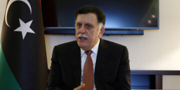 ليبيا.. السراج يطالب وزراءه بعدم التواصل مع قيادات الحوار الوطني