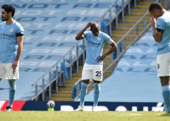 ليدز يونايتد “بعشرة لاعبين” يصعق مانشستر سيتي في عقر داره