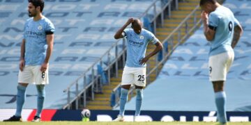 ليدز يونايتد “بعشرة لاعبين” يصعق مانشستر سيتي في عقر داره