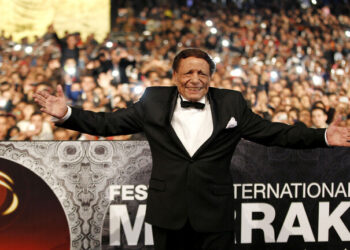 ما حجم الثروة التي جمعها عادل إمام من مشواره الفني؟