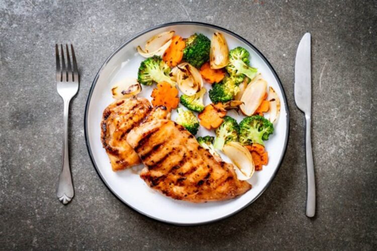 ماذا يحدث للجسم عند تناول وجبة طعام واحدة في اليوم؟