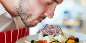 ماذا يعني أن تشم رائحة سمك أو كبريت؟