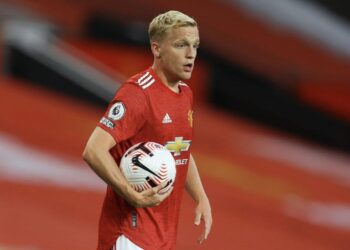 مانشستر يونايتد يحسم مستقبل دوني فان دي بيك