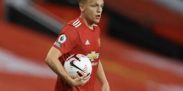 مانشستر يونايتد يحسم مستقبل دوني فان دي بيك