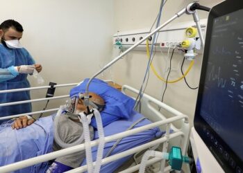 مسؤول فلسطيني يحذر من انهيار المنظومة الصحية