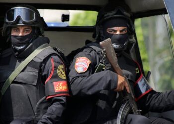 مصر.. إحالة 4 مسؤولين للمحاكمة العاجلة