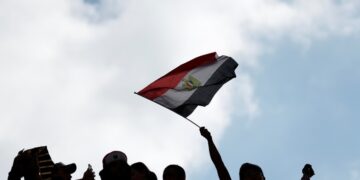 مصر: إصدار قانون جديد لفصل الموظفين بطرق غير تأديبية