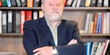 وفاة المناضل والمفكر السياسي اللبناني أنيس النقاش