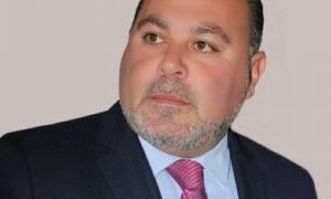 وطن يموت وشعب يُذل وأحزاب غائبة