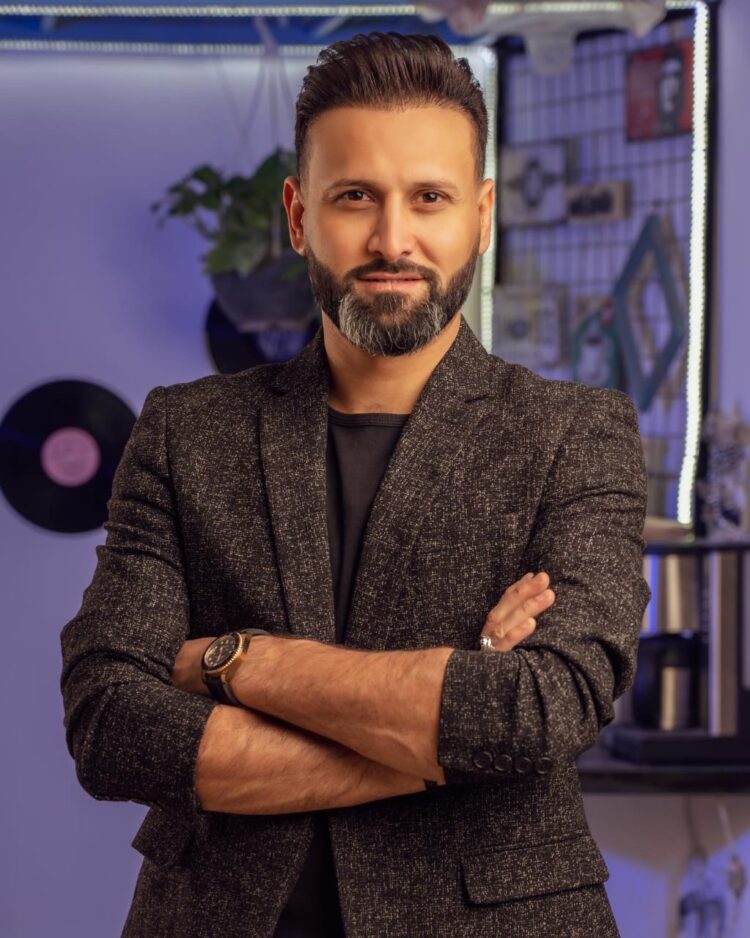 عصام الشمري بعد أن اخرج مسلسل (وارد امريكي) يكمل إخراج فيلم بعنوان (mp3)