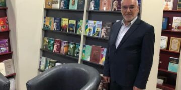 ابناء السفارة يهاجمون ” سلام فرمانده” ويدافعون عن المثلية