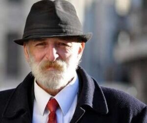 شعوب نائمة وذئاب لا تنام