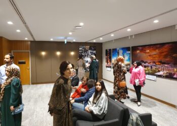 معرض صور تاريخي لمسيرة اربعين الامام الحسين عليه السلام داخل برلمان نيو سوز ويلز الاسترالي.