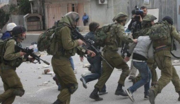 الاحتلال يعتقل 15مواطنا في مناطق مختلفة من الضفة المحتلة
