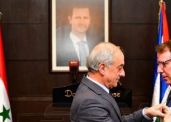 الرئيس السوري يمنح السفير الكوبي وسام الاستحقاق بدرجة ممتاز