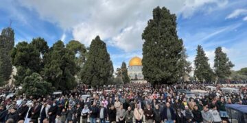 70 ألف مصلٍّ يؤدون الجمعة في الأقصى