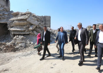 فريق الاغاثة يزور مدينة حلب السورية ومحافظها يشير الى الموقف المشرف للمرجعية العليا والعتبة الحسينية