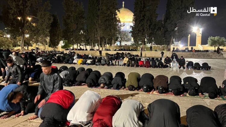 تدنيس المسجد الأقصى وإعتداء وحشي على المعتكفين