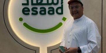 leekhaleeji يعرب عن سعادته لاعتناقه الاسلام 