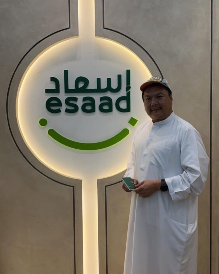 leekhaleeji يعرب عن سعادته لاعتناقه الاسلام 