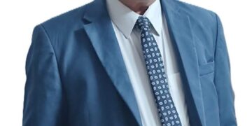 اليمن: أوطان للسرقة وشعارات للذكرى.. تفكيك عُقد الشرعية، أيديولوجيا الحوثي، وازدواجية الإقليم